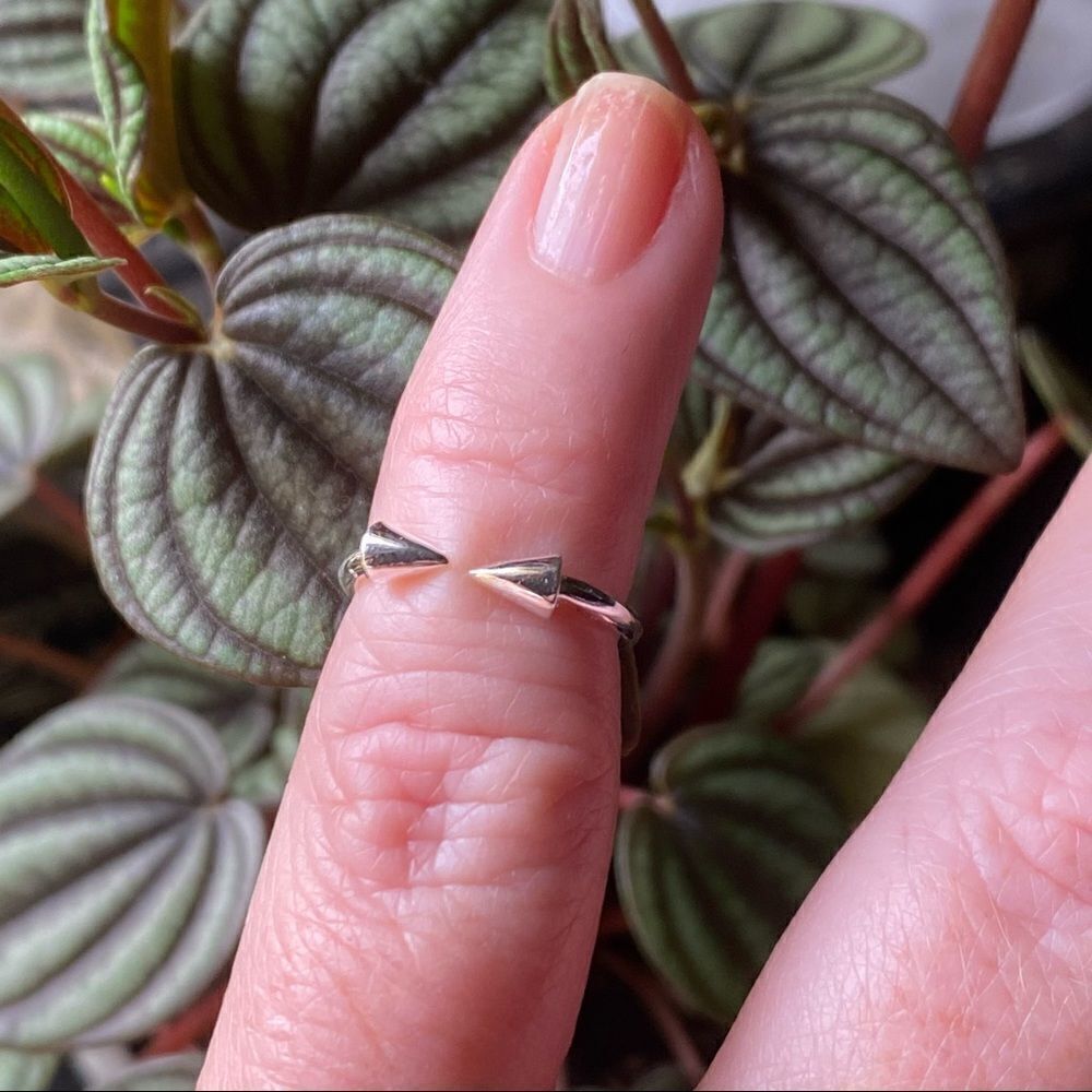 Double Arrow Sterling Silver Toe Ring - Picture 3 of 4